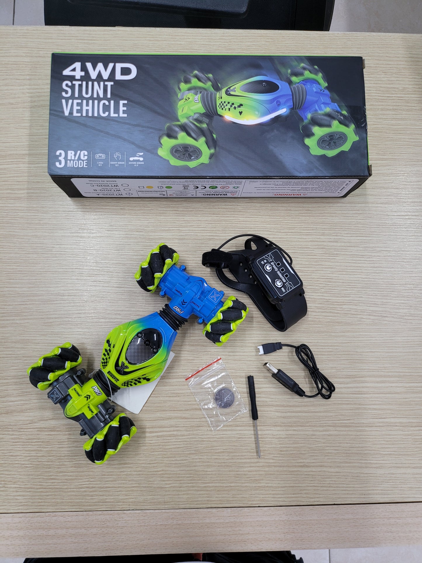 Carro Acrobatico Con Sensor  teledirigido 4WD RC 2,4G